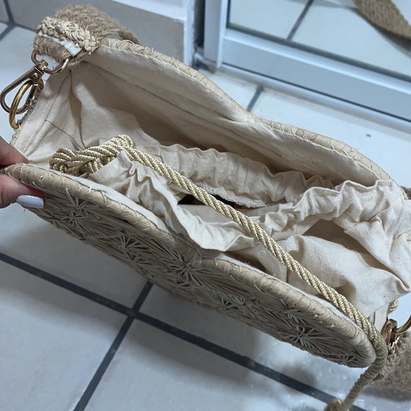 Heart shaped crossbody - Picture 2 of 3